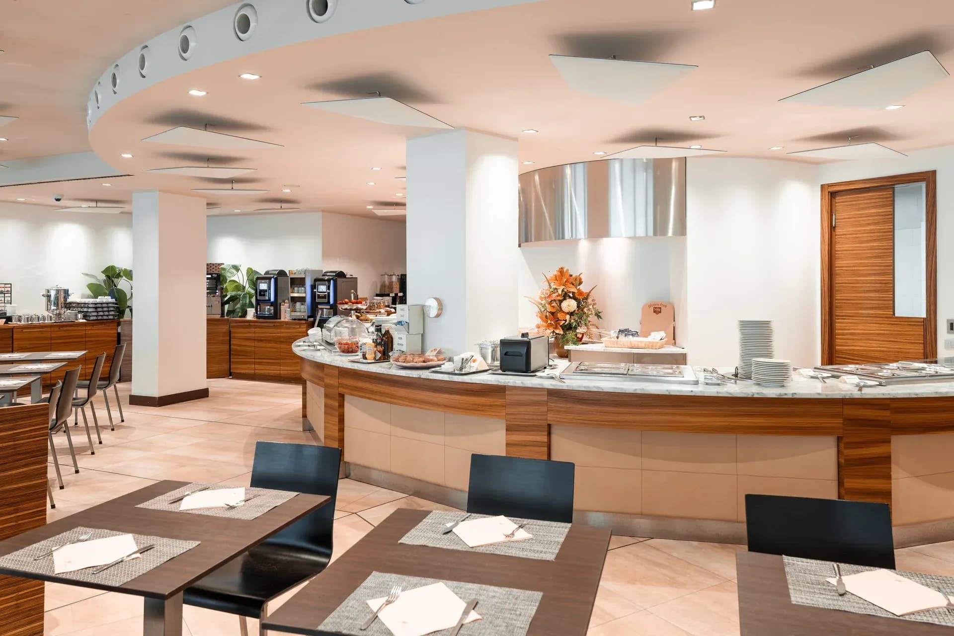 Buffet e tavoli della colazione