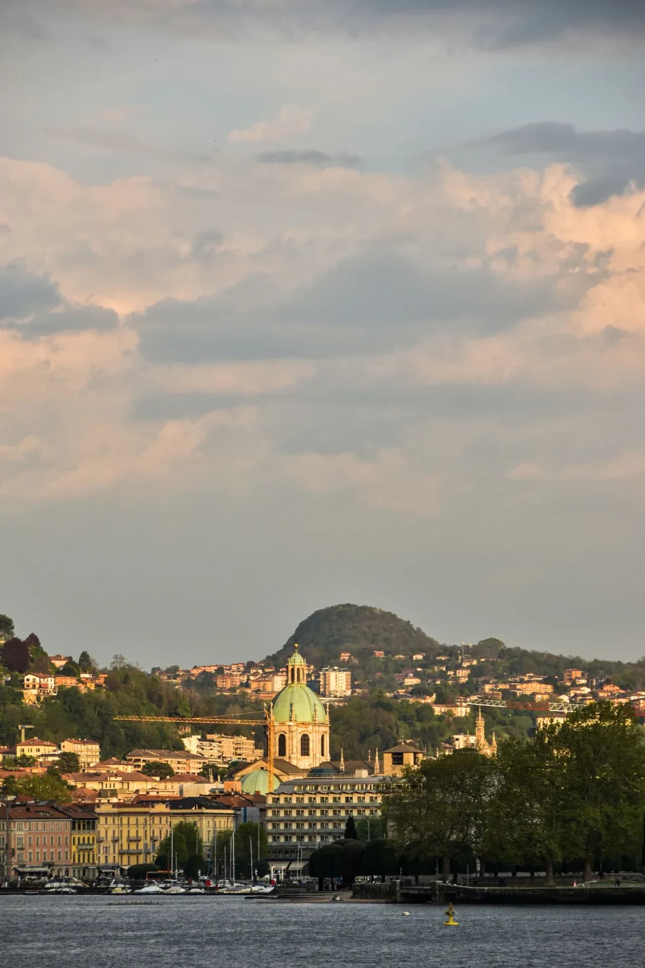 Como al tramonto dal lago