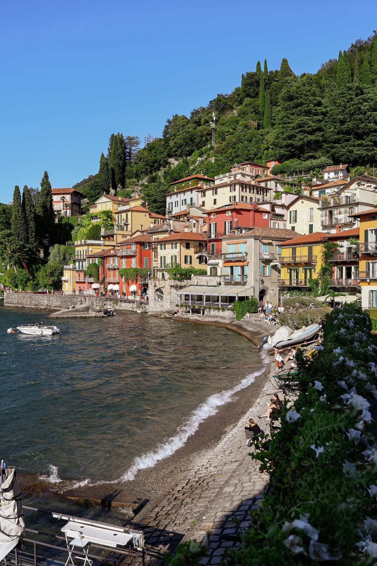 Varenna: passeggiata sul lungolago