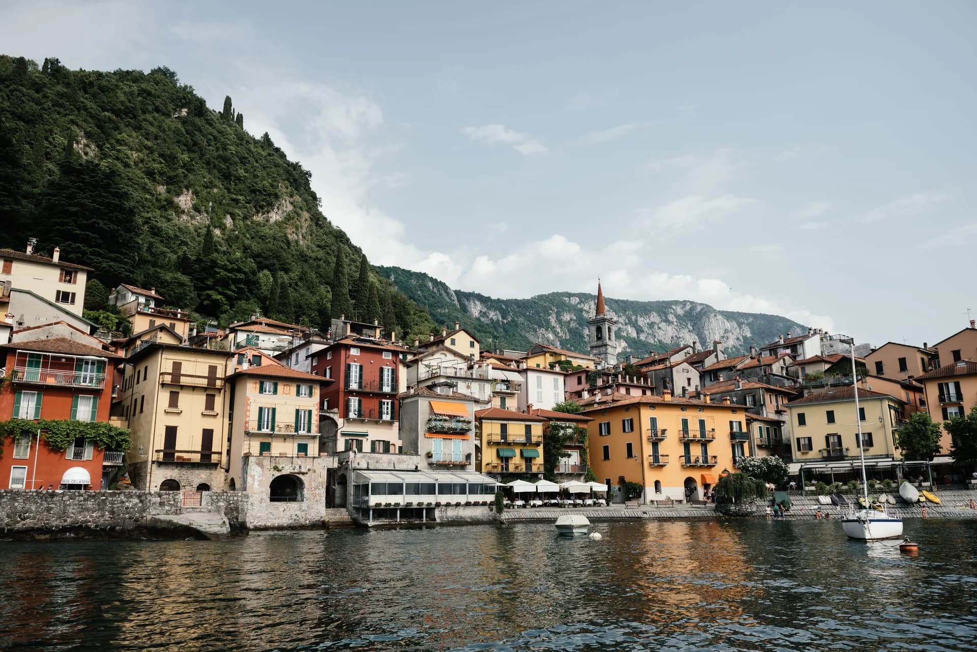 Varenna: case affacciate sul lago